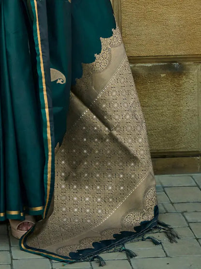 Woven Banarasi Satin Saree  (Green)