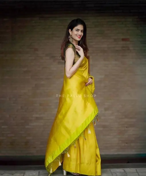 Woven, Self Design, Applique, Embellished Kanjivaram Jacquard, Art Silk Saree  (Yellow)